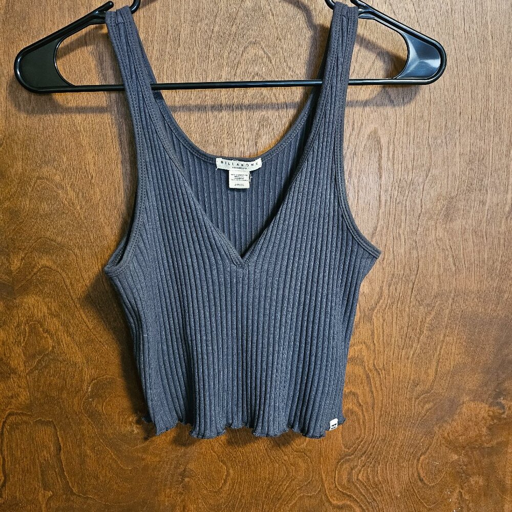 Gray Billabong tank top with a notch